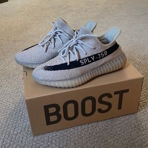 NWOT YEEZY BOOST 350 v2
